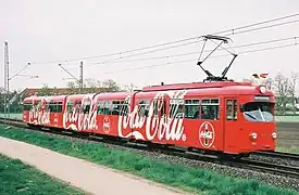 Straßenbahn-Zwölfachser der Rhein-Haardtbahn mit vollflächiger Ganzreklame (2004)