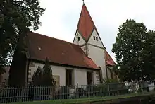 Die evangelische Pfarrkirche St. Michael ist romanischen Ursprungs.