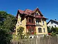 Mietvilla mit Einfriedung