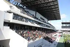 Die Haupttribüne (Februar 2017)