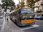 Italienischer Obus mit blauem Provinz-Kenn­zeichen