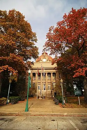 Das Mississippi County Courthouse in Osceola (2010). Das 1912 im Stile des Neoklassizismus erbaute Courthouse ist seit Dezember 1978 im NRHP eingetragen.
