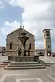 Die Kirche Mitropoli mit Brunnen