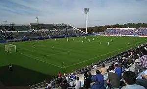 Das Nippatsu Mitsuzawa Stadium in Yokohama im November 2008