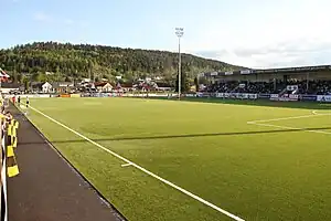 Das Stadion bei einer Partie zwischen dem Mjøndalen IF und dem IK Start im Mai 2012