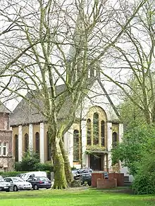 … Hannes Forster mit Ausrichtung auf die Alt-Lutherische Kirche (heute SELK), dem ersten Kirchbau des Architekten Otto Bartning in Deutschland
