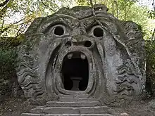 Monumentalskulptur im Sacro Bosco oder Park der Ungeheuer