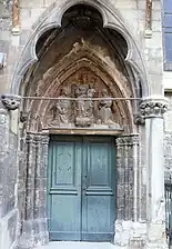 Nördliches Seitenportal aus dem 14. Jahrhundert