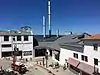 Haupteingang des Monterey Bay Aquariums and the smokestacks on its roof resemble the former Hovden Cannery that it replaced