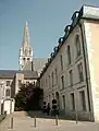 Bibliothek und Kirche
