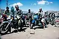 Die Zeit ist auch in Jemen nicht stillgestanden. Heute brausen Motorräder durch die mittelalterliche Welt. Jemen 1973