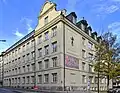 Städtische Riemerschmid-Wirtschaftsschule, barockisierender Jugendstil, (1900–01) von Robert Rehlen; Haupteingang Westenriederstraße 20