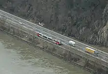 Desiro-Garnitur auf der Mühlkreisbahn zwischen Linz und Puchenau.