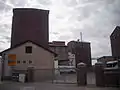 Werksgelände mit Fassadengebäude