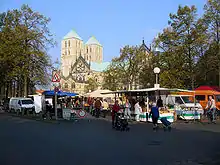 Wochenmarkt auf dem Domplatz im westfälischen Münster