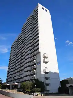 Hochhaus Riesstraße 82 in der Olympia-Pressestadt