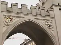 Wappen (Königreich Bayern und Münchner Kindl) an der Westseite des Karlstors