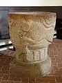 Taufstein mit Darstellung des Löwenkampfes