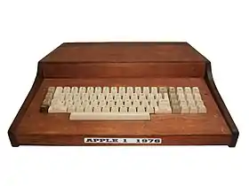 Apple I in einem Selbstbaugehäuse(1976)