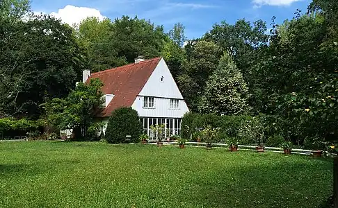 Übersicht: Gebäude und Gartenanlage