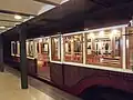 Historischer Zug am Bahnsteig
