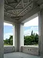 Blick aus den Kolonnaden zum Spreeufer