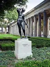 Südseite der Kolonnaden mit Bronzeplastik Diana von Reinhold Felderhoff