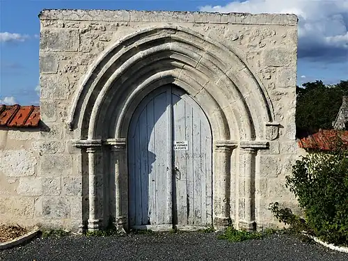 Fassade der ehemaligen Kapelle, heute Südportal des Friedhofes