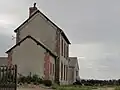 Das einstige Aufnahmegebäude des heute nicht mehr bestehenden Bahnhofs von Néville-sur-Mer