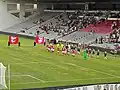 Einmarsch der Mannschaften am 31. Juli 2015 zum ersten Spieltag der Ligue 2 2015/16 mit dem Spiel Olympique Nîmes gegen den FC Évian Thonon Gaillard