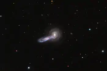 Aufnahme mit dem 32-Inch-Reflektor des Mount Lemmon SkyCenter: rechts NGC 5544, links NGC 5545