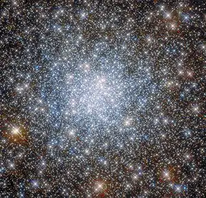 Aufnahme des Zentrums des Sternhaufens mithilfe des Hubble-Weltraumteleskops