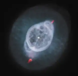 Falschfarbendarstellung einer Beobachtung mittels Linienfilter des Hubble-Weltraumteleskops: 658 nm (rot), 656 nm (grün) und 502 nm (blau).
