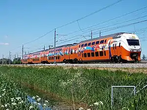 VIRM-IV Nr. 9525 mit Olympia-Sonderlackierung bei Baambrugge