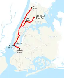 Landkarte mit Konturen der Stadt New York. Schwach grau eingezeichnet sind alle existierenden U-Bahn-Strecken. Rot hervorgehoben sind die ältesten Strecken in Manhattan, der Bronx und Brooklyn, deren Form auf der Landkarte grob an eine Stimmgabel erinnert mit zwei unterschiedlich langen Streckenästen oben und einem kleinen Ausläufer am unteren Ende nach Brooklyn.