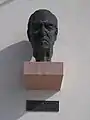 Zuckmayer-Büste am Rathaus