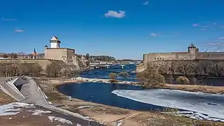 Hermannsfeste, die Brücke nach Russland und die Festung Iwangorod