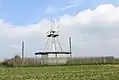 VORTAC Nattenheim (NTM). Der obere Sender ist das TACAN, ein militärisches System, das ähnlich funktioniert, aber präziser ist.