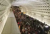 Gedränge auf dem Bahnsteig der Station Navy&nbsp;Yard, Washington,&nbsp;D.&nbsp;C.