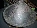 Jingasa aus Leder