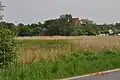 Dorf und Kirche auf dem Berg in Neuenkirchen