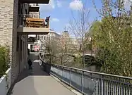 Auf der Plagwitzer Seite der Weißen Elster, hinten die Karlbrücke