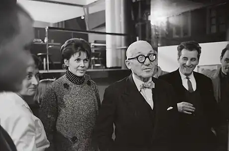 Heidi Weber und Le Corbusier in der Galerie Mezzanin, Neumarkt 28 in Zürich, 1. November 1961 / Foto: Comet Photo, ETH-Bibliothek Zürich
