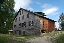 Das Neunkirchner Naturfreundehaus oberhalb von Flatz