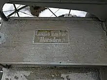 Jede der gusseisernen Stufen des Aussichtsturms ist mit Louis Kühne. Dresden. beschriftet