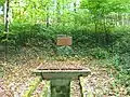 Hobe-Denkmal mit Quelleinfassung (2009)