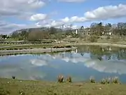 Newbiggin-on-Lune: zwischen Teichen und Landstraße der River Lune mit Brücke