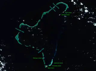NASA-Satellitenbild in Falschfarben, mit Inselnamen ergänzt