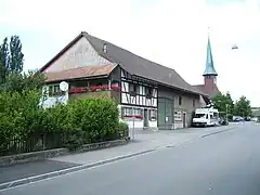 Niederhasli, Bauernhaus und reformierte Kirche