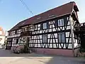 Eines der zahlreichen Fachwerkhäuser in Niederhausbergen